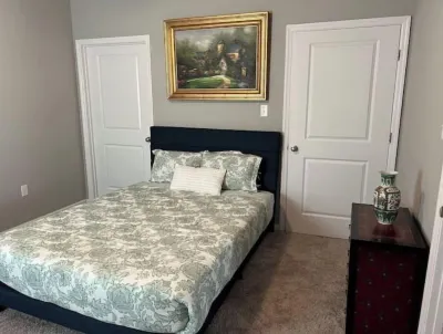Clean Modern Deco Apt 1 BR 1 Bath Near Everything