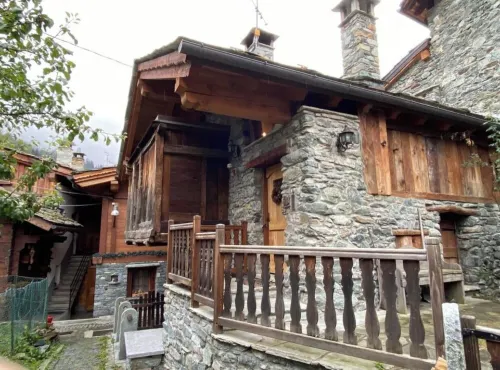 Entire Chalet with fireplace. garden, Wi-Fi, adjacent to village center