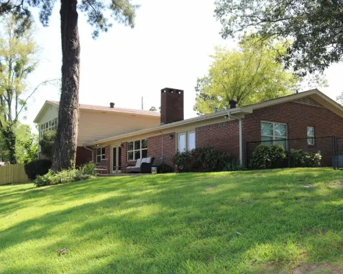 Escape to the Lake for a Hidden Gem. Magnificent lake side setting. Hotels in Gladewater