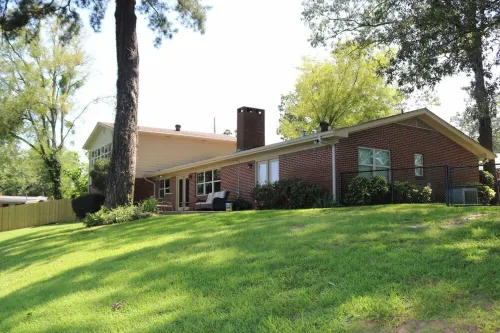 Escape to the Lake for a Hidden Gem. Magnificent lake side setting.