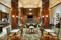 Holiday Inn Express & Suites Bloomington Hotel a Bloomington
