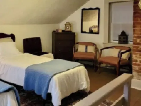 "Little Brick House on Main (1865 Hotels in Ste. Genevieve County