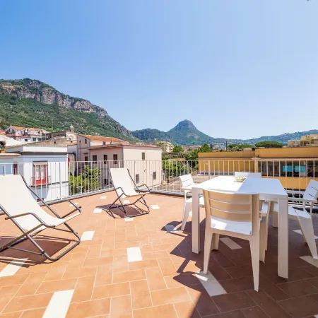 De Vivo Realty - Limoncello&Nocillo Apartments