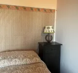 Detached Cottage with Swimming Pool - Wifi