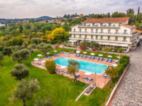 Hotel Villa Paradiso Suite モニーガ・デル・ガルダのホテル