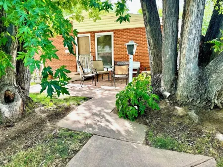 Free e-bikes! Near hiking and Uni of Colo!