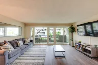 Electric Blue Abode! Central and Oceanside