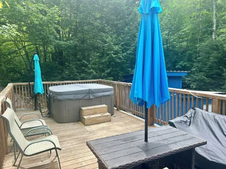 Humphreys Ledge Adventure with Hot Tub, Arcade & Games Galore! 5 Minutes to Town