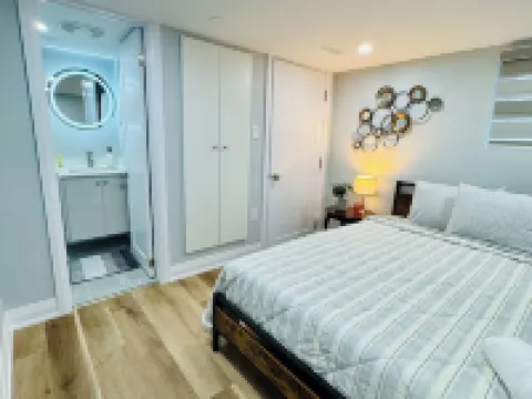 Lake Breeze Apartment, EV Charging & Free Parking Hotels in Ajax