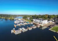 Quiet retreat walking distance to Downtown