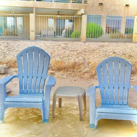 Beach Front Luxury Condo near Lake Havasu's London Bridge