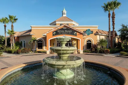 Modern Elegance of Regal Palms Отели в г. Давенпорт