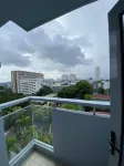 Modern 2-Bedroom Condo in Vibrant Araneta City, QC - Homestays
