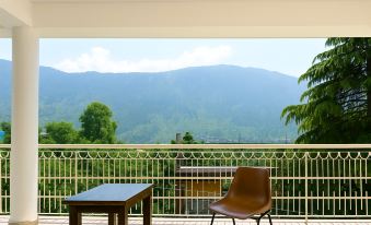 Beholden Stay and Cafe - A Luxury Boutique Hotel in Manali