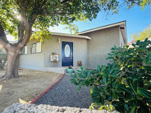 Terrific, CLEAN 4-bedroom house in Thatcher with WiFi, AC Hotels in Thatcher