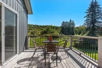 Charming Cottage with Scenic Trails - Cozy Summer Escape Hotels in Hamden