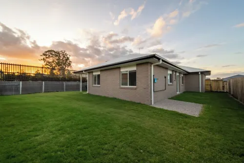 Bellevue 2024 Newly Built Home - 4 Bedroom 2 Bathroom with BBQ near Ipswich
