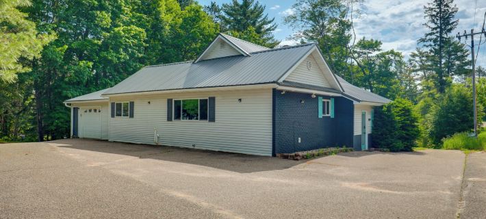 Lake Escape on Post Lake with Private Dock Hotéis em Langlade County