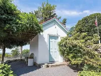 Iconic Bristol Ferry Lighthouse Hotels in Bristol