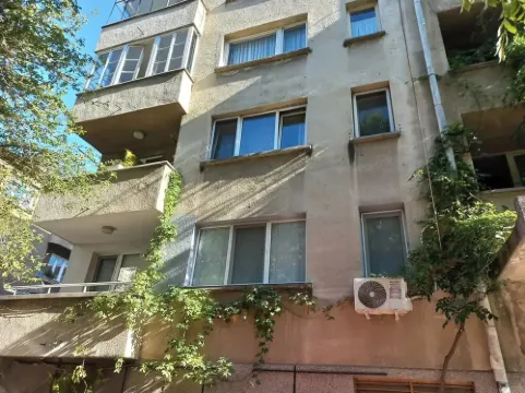 Apartment next to NDK, Medical Academy, 22 ESPU