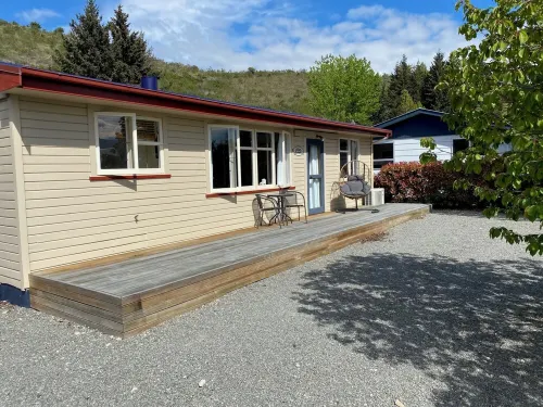 Cosy 1960's Kiwi Holiday House Hotels in Omarama