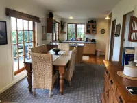 Riverbank Cottage Hotels in Rapaura