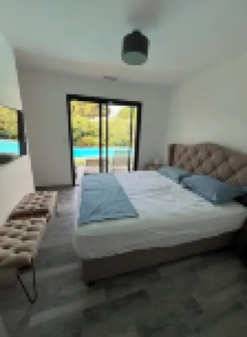 5-star villa with pool at Maison de France 塞里尼昂住宿飯店