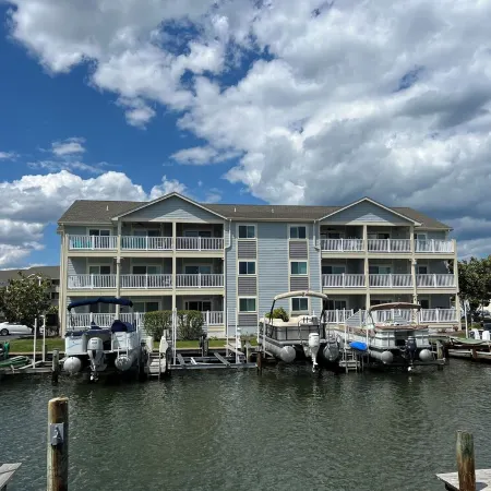 Escape to Elegance: Heron Harbor Condo, Your Bayside Retreat