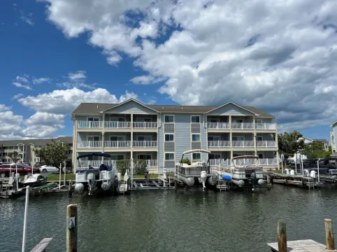 Escape to Elegance: Heron Harbor Condo, Your Bayside Retreat