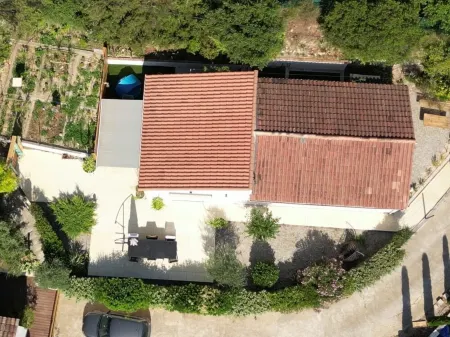 Detached house with garden, private terrace and shared swimming pool.