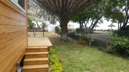 Brand new Modern Chalet on the beach of Tamarin Bay with a free car provided. Отели рядом с достопримечательностью «Касела Уорлд оф Адвенчерс»