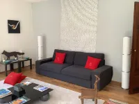 Charming 2-bedroom apartment with garden in the center of town for rent Hotels in Allevard