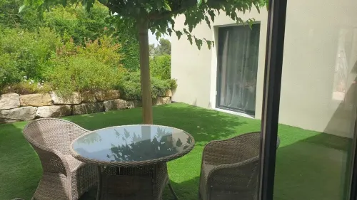 Villa Provençale Contemporaine Avec spa Hotels in Seguret