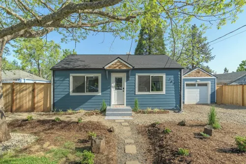 Cozy Cottage Near it All