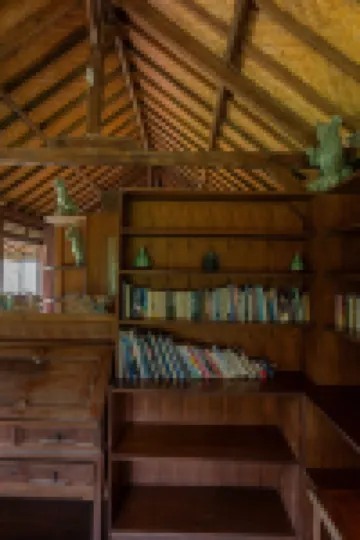 Peaceful Organic Farmhouse Retreat with Stunning Views