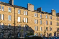 The Westfield, comfortable 2 bedroom apartment that sleeps 4 Отели в г. Slateford