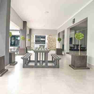 Stylish 2-Bedroom Apartment with Gym, Pool, Wi-Fi in Prime Lonehill Location. Others