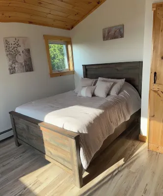 country cozy house on top of the world! stunning lake and mountain views Hotels in Derby