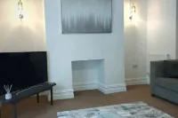 Stylish Apartment in City Centre with Parking