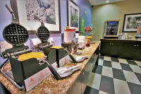 Hampton Inn & Suites Flowery Branch Lake Lanier - Frühstück