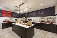 邁阿密機場南藍礁湖歡朋套房酒店 - 早餐