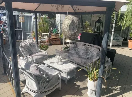 Private Central Guesthouse Отели рядом с достопримечательностью «Заказник Самфир Ков»