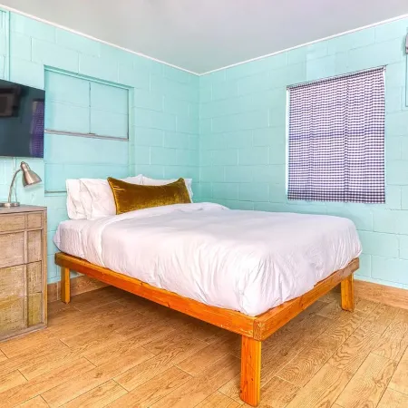 Cute Cabin with Amazing Frio River Frontage, 1 mile from Garner State Park