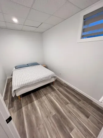 Brand new 2 bedroom basement in Leduc(10mins from YEG airport) Отели в г. Ледук