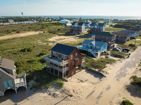 Ocean Views • Hot Tub • Pet-Friendly • Steps to the Sand