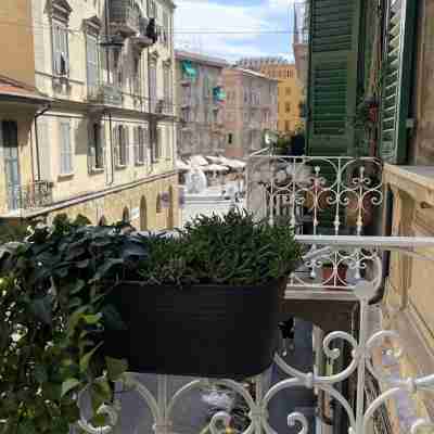 Chic & modern for groups & families-10 guests, in city center with 2 balconies Others