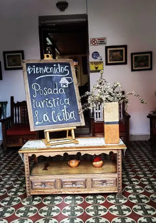 Acogedora casa, ubicada dentro del casco urbano, a 3 Km de La Cascada El Escobo.