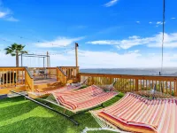 Sunset Oasis Pool Home + Stunning San Diego Views + Pool Table + Ping Pong Table