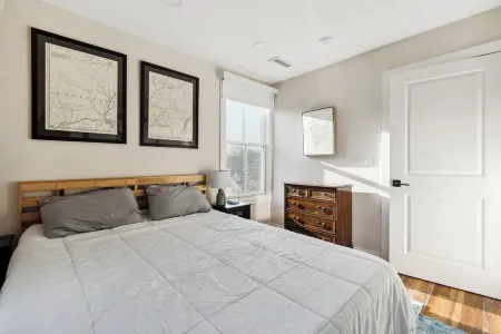 Historic 2 Bed/2 Bath Downtown Loft w/Park View & Spa Access Отели рядом с достопримечательностью «Create»