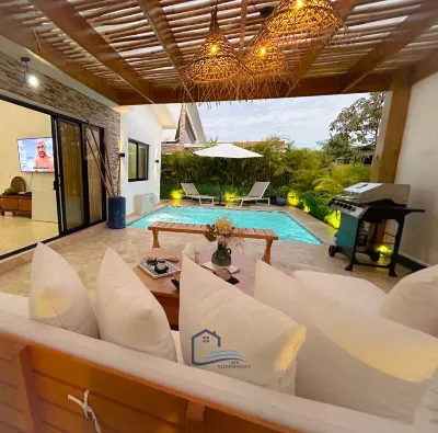 Luxury Villa with Heated Private Pool near the Beach-Bars-Restaurants Hotels in 